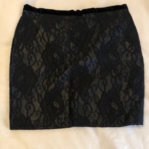 Super cute mini skirt!